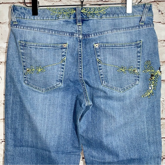 EMBROIDERED JEAN CAPRIS - Picture 4 of 9